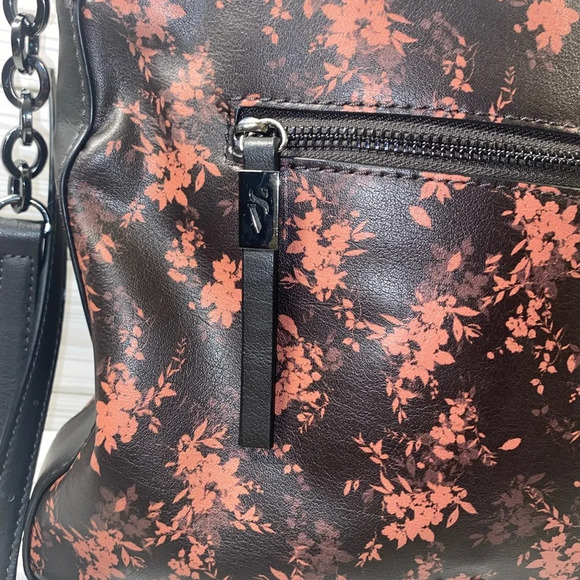 Simply Vera Remsen Crossbody Bag - Picture 4 of 13